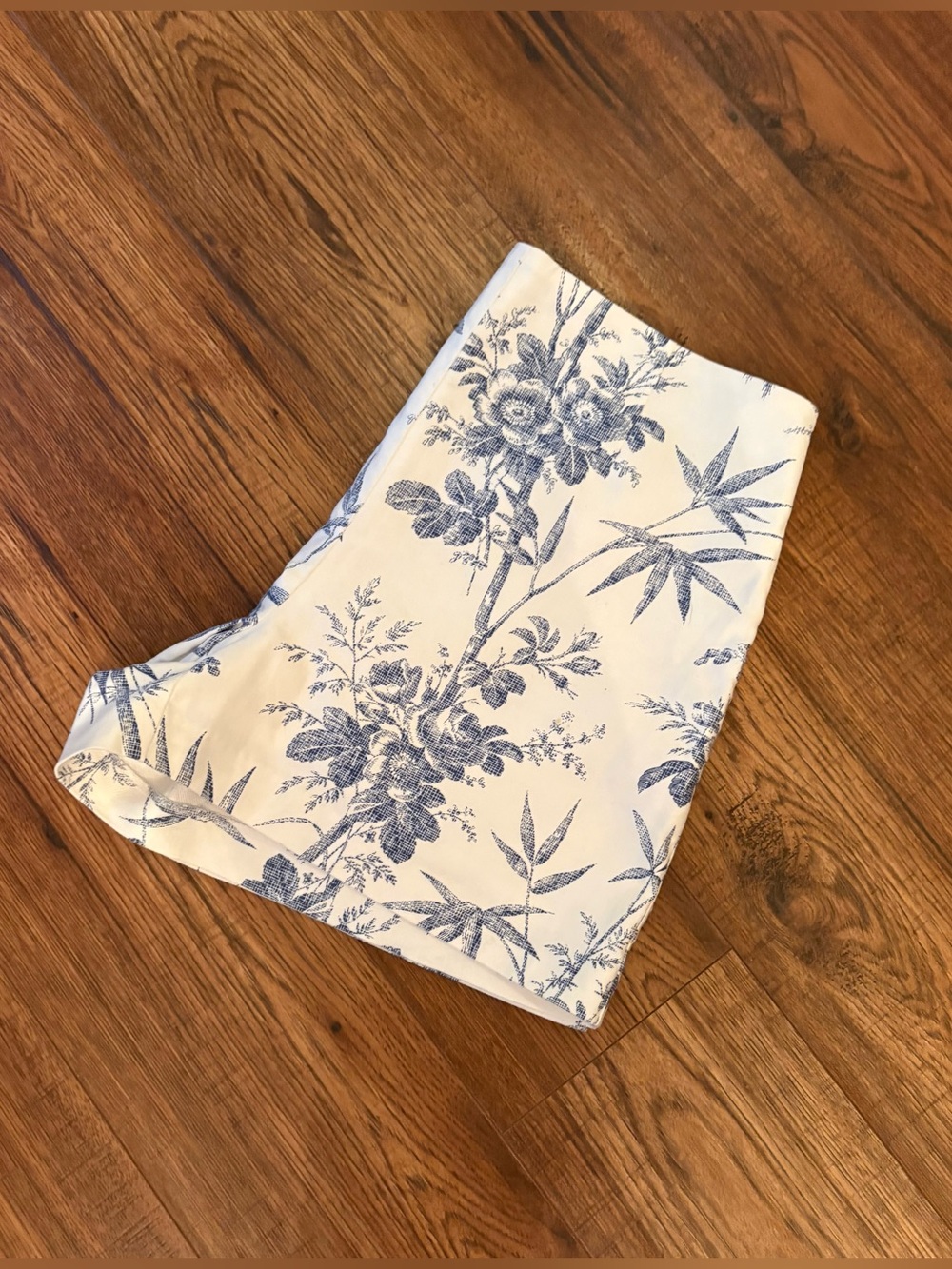 LOFT Shorts with Blue Floral Toile Print Size 6